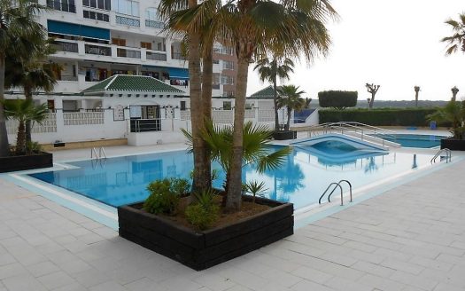 Słoneczny apartament z tarasem – tylko 200 m od plaży La Mata