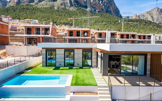 Nowoczesna willa z prywatnym basenem i solarium – Polop