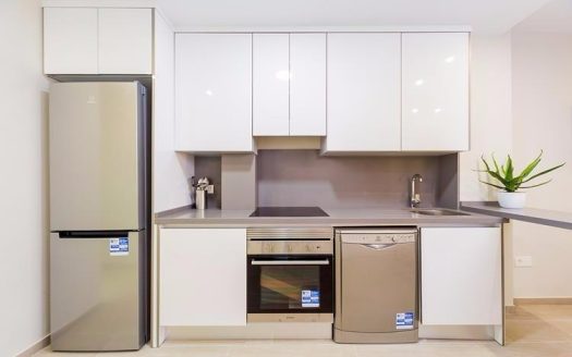 Stylowy apartament z dwoma sypialniami 50 m od plaży – nowoczesna aranżacja!