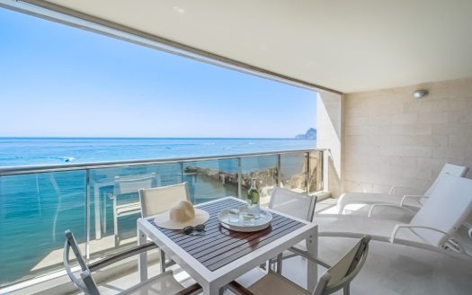 Nowoczesny apartament w pierwszej linii z widokiem na morze, z licencją turystyczną, Altea