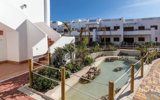 Bungalow w pierwszej linii brzegowej z bocznym widokiem na morze w Andaluzji