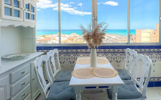 Odnowione mieszkanie z panoramicznym widokiem na morze i licencją turystyczną!