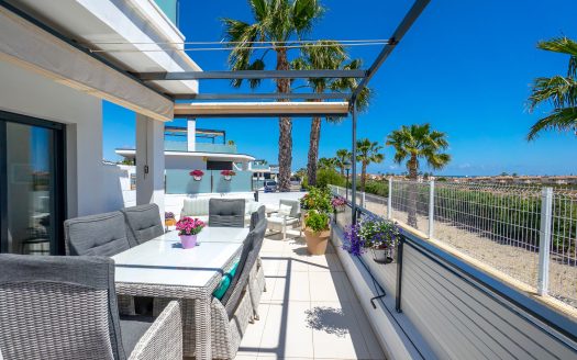 Stylowy narożny szeregowiec z kilkoma tarasami – Cabo Roig