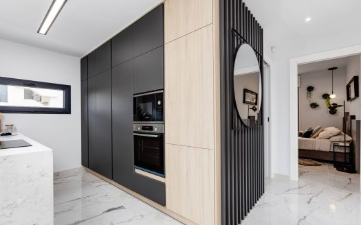 Narożny apartament z 2 sypialniami i dużym tarasem – Torrevieja