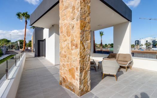 Parterowy bungalow z ogrodem – 2 sypialnie, basen, meble+AGD w cenie – Ciudad Quesada