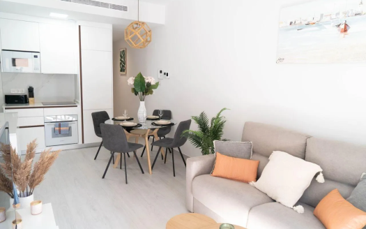 Apartament z 2 sypialniami, z balkonem i solarium – centrum Torrevieja