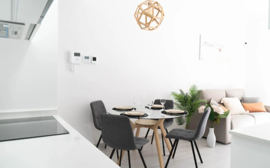 Apartament z 2 sypialniami, z balkonem i solarium – centrum Torrevieja