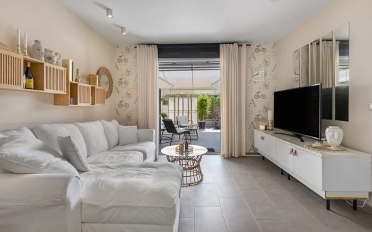 Apartament na parterze z 2 sypialniami – 50 metrów do plaży La Mata