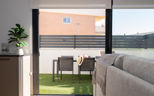 Słoneczny dom w zabudowie szeregowej z ogrodem i basenem – 3 sypialnie – Gran Alacant