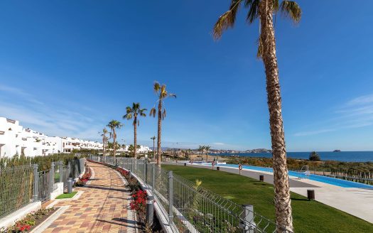 Bungalow z 3 sypialniami w pierwszej linii brzegowej z bezpośrednim widokiem na morze