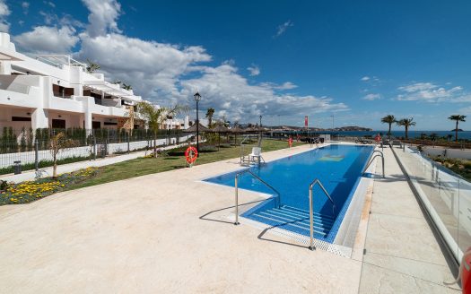 Bungalow z 3 sypialniami w pierwszej linii brzegowej z bezpośrednim widokiem na morze