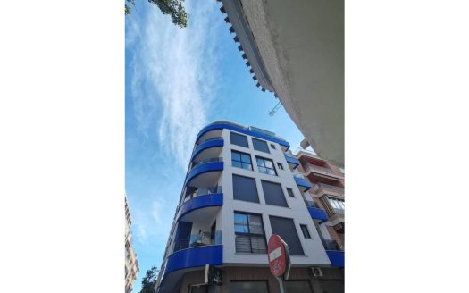 Nowy, w pełni umeblowany apartament tuż przy plaży, w pobliżu portu w Torrevieja