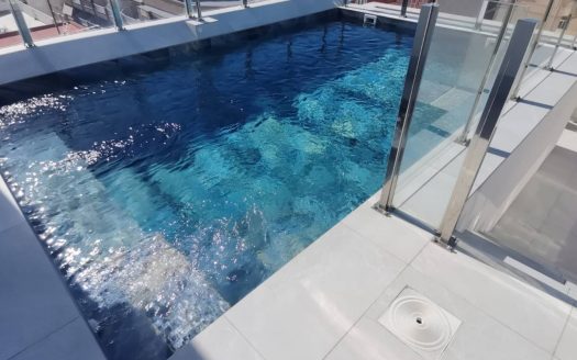 Nowy, w pełni umeblowany apartament tuż przy plaży, w pobliżu portu w Torrevieja