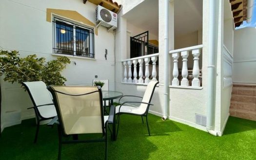 Dom na sprzedaż w Los Altos, Orihuela Costa – po generalnym remoncie, 3 sypialnie, basen, blisko morza