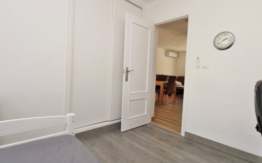 Dom szeregowy na sprzedaż w Villamartin – idealny dla rodziny planującej przeprowadzkę do Hiszpanii