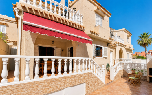 Dom na sprzedaż w La Mata, Torrevieja – 700 m od plaży | 3 sypialnie | widok na morze | idealny dla rodziny