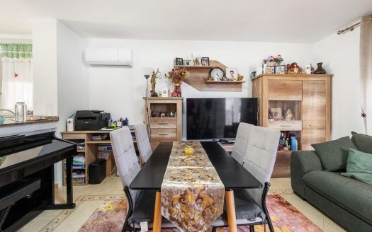 Dom na sprzedaż w Las Filipinas, Orihuela Costa – 3 sypialnie, basen, solarium i szkoły międzynarodowe w pobliżu
