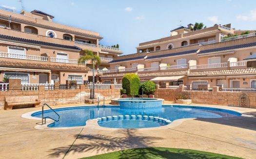 Szeregowiec z solarium i basenem na sprzedaż w Villamartin