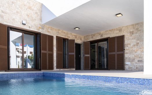 Gotowa willa bliźniacza 500 metrów od plaży w San Juan de Los Terreros