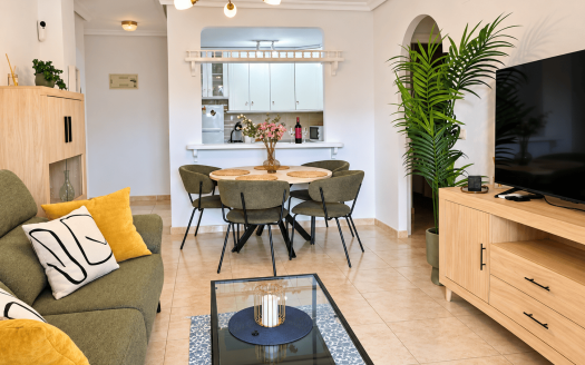 Apartament z dużym tarasem i widokiem na basen, 400 m od plaży La Mata – Torrevieja