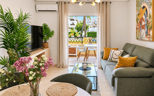 Apartament z dużym tarasem i widokiem na basen, 400 m od plaży La Mata – Torrevieja